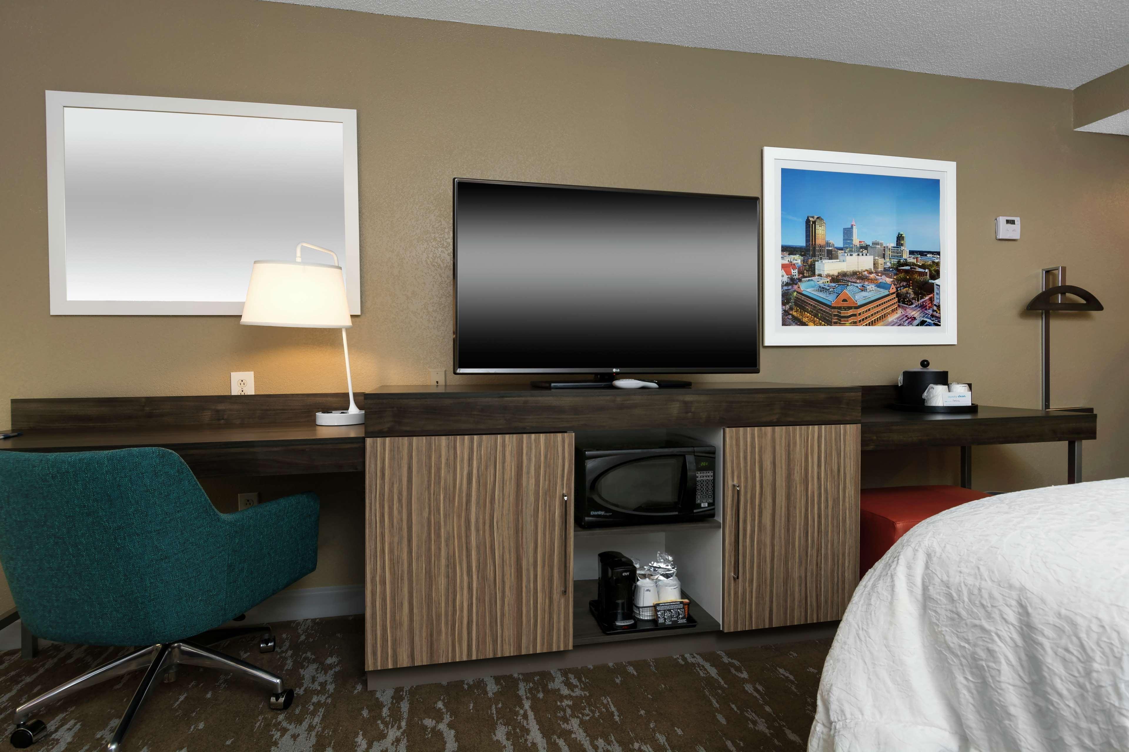 Hampton Inn & Suites Raleigh Cary Lenovo Center Buitenkant foto