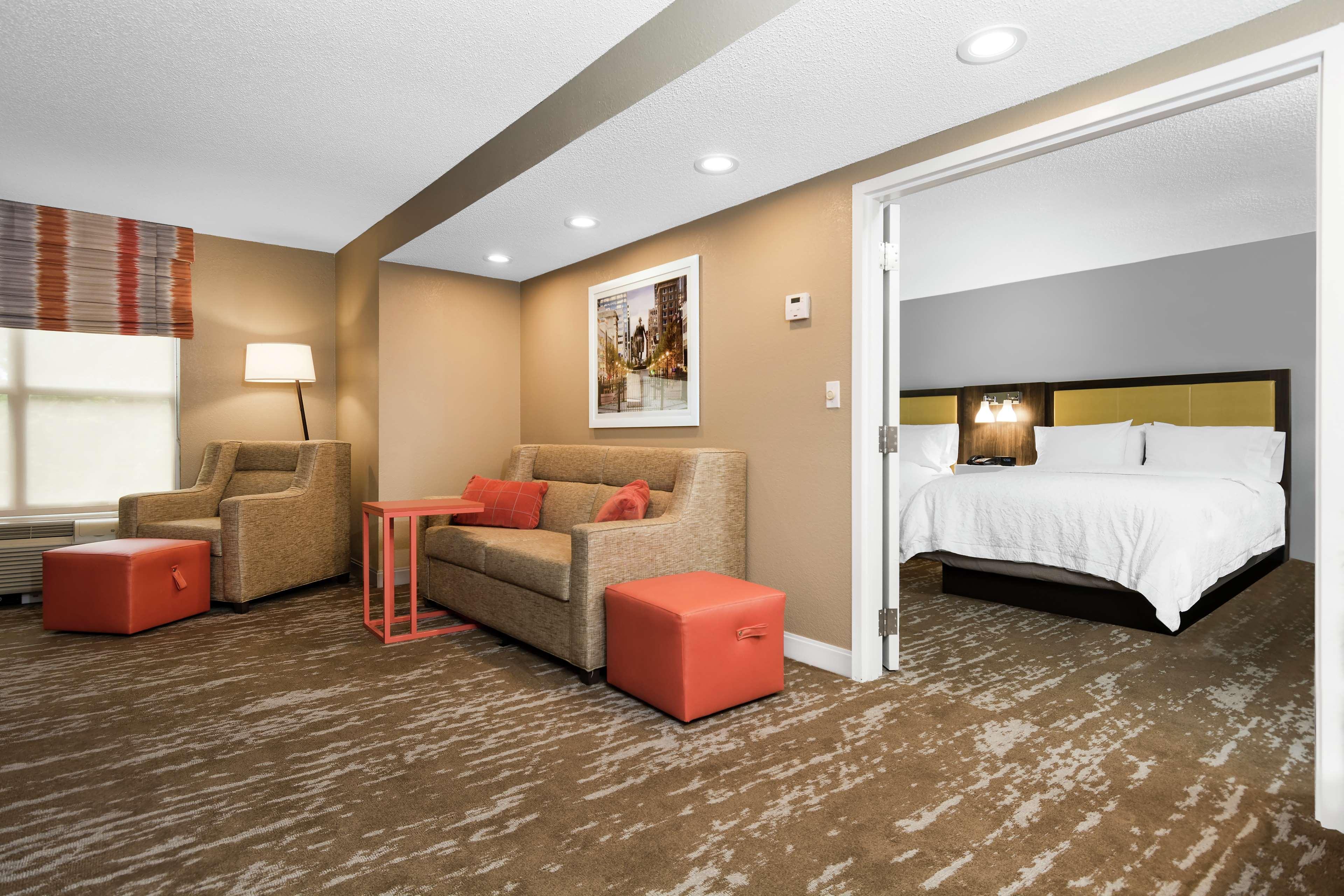 Hampton Inn & Suites Raleigh Cary Lenovo Center Buitenkant foto