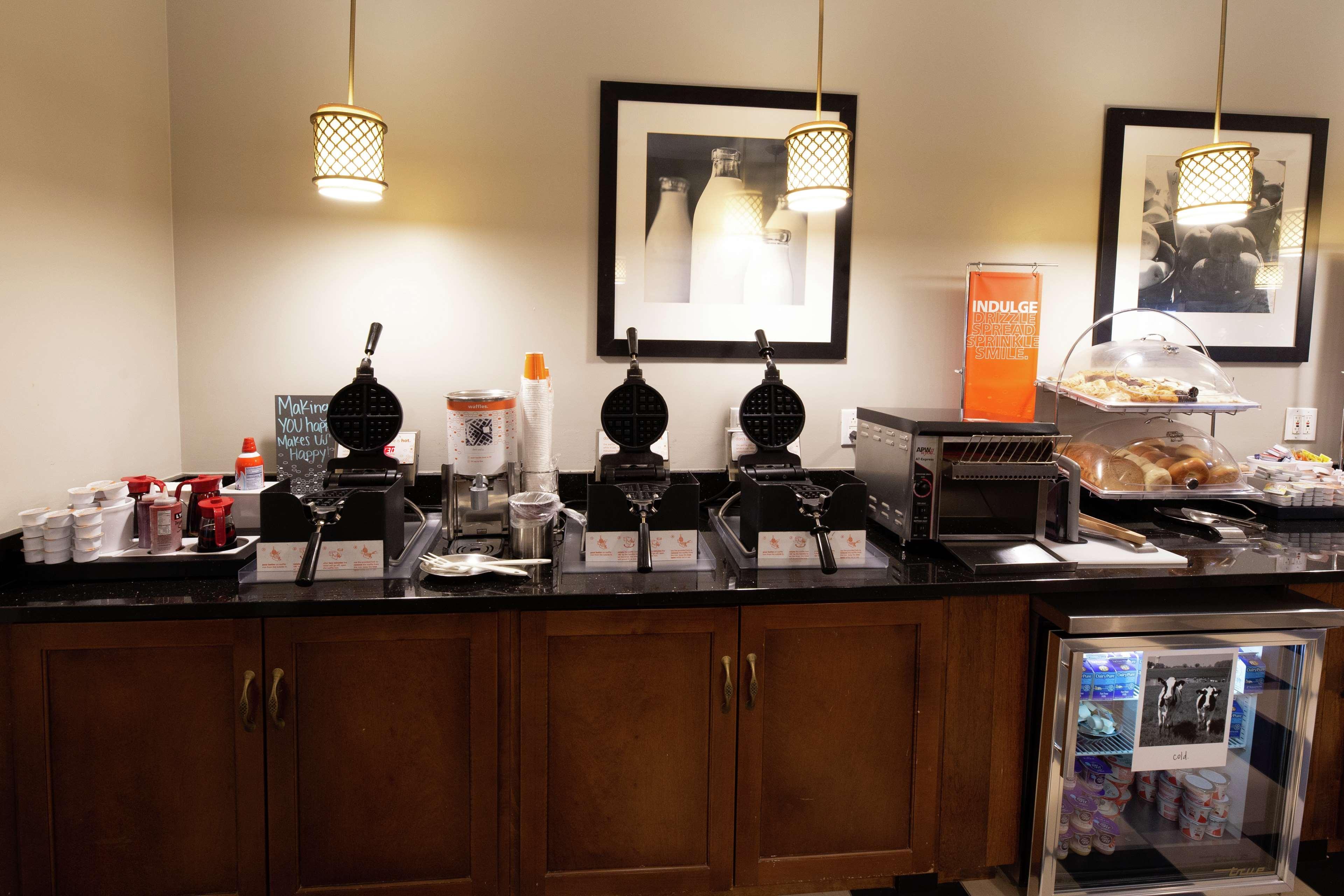 Hampton Inn & Suites Raleigh Cary Lenovo Center Buitenkant foto