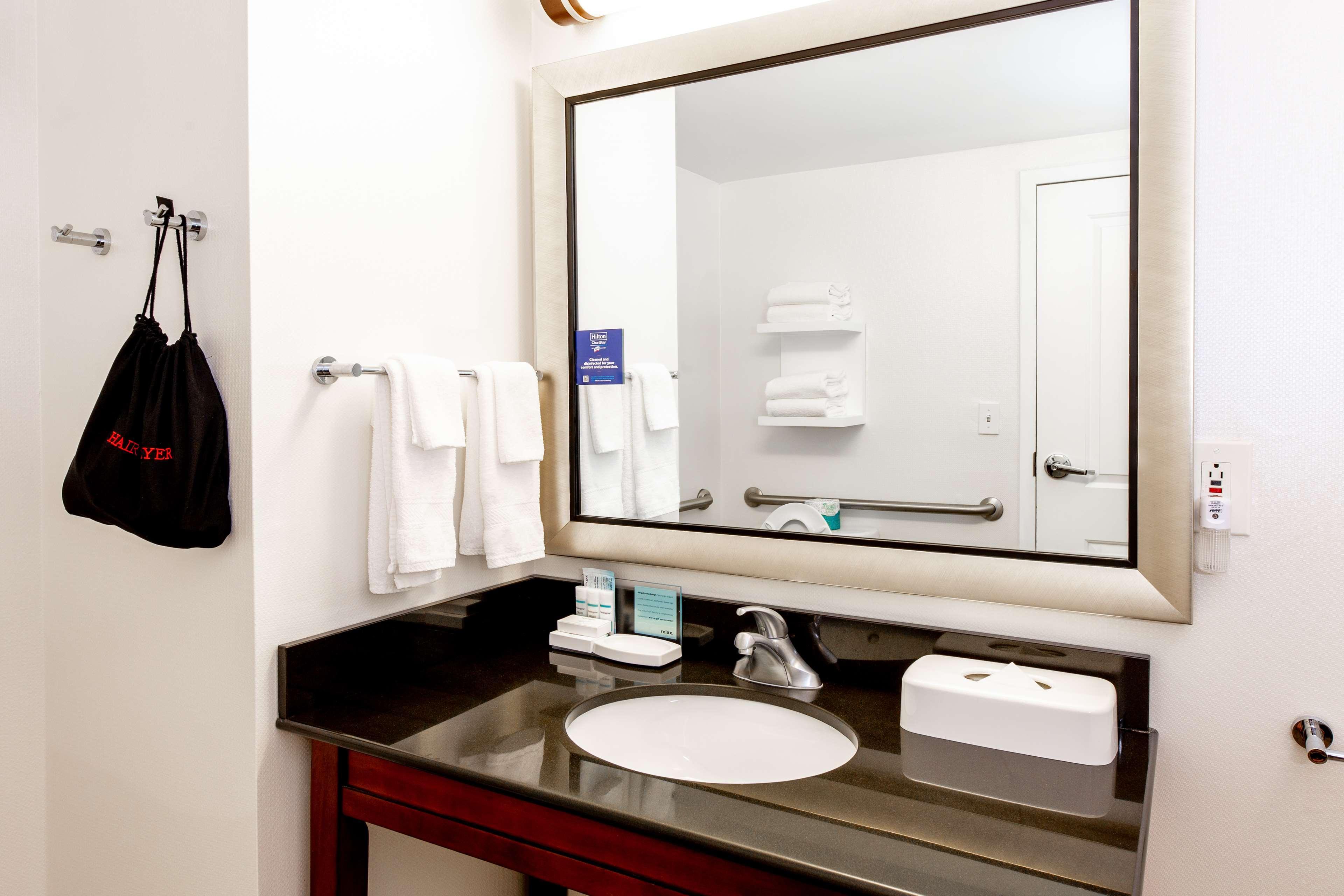 Hampton Inn & Suites Raleigh Cary Lenovo Center Buitenkant foto
