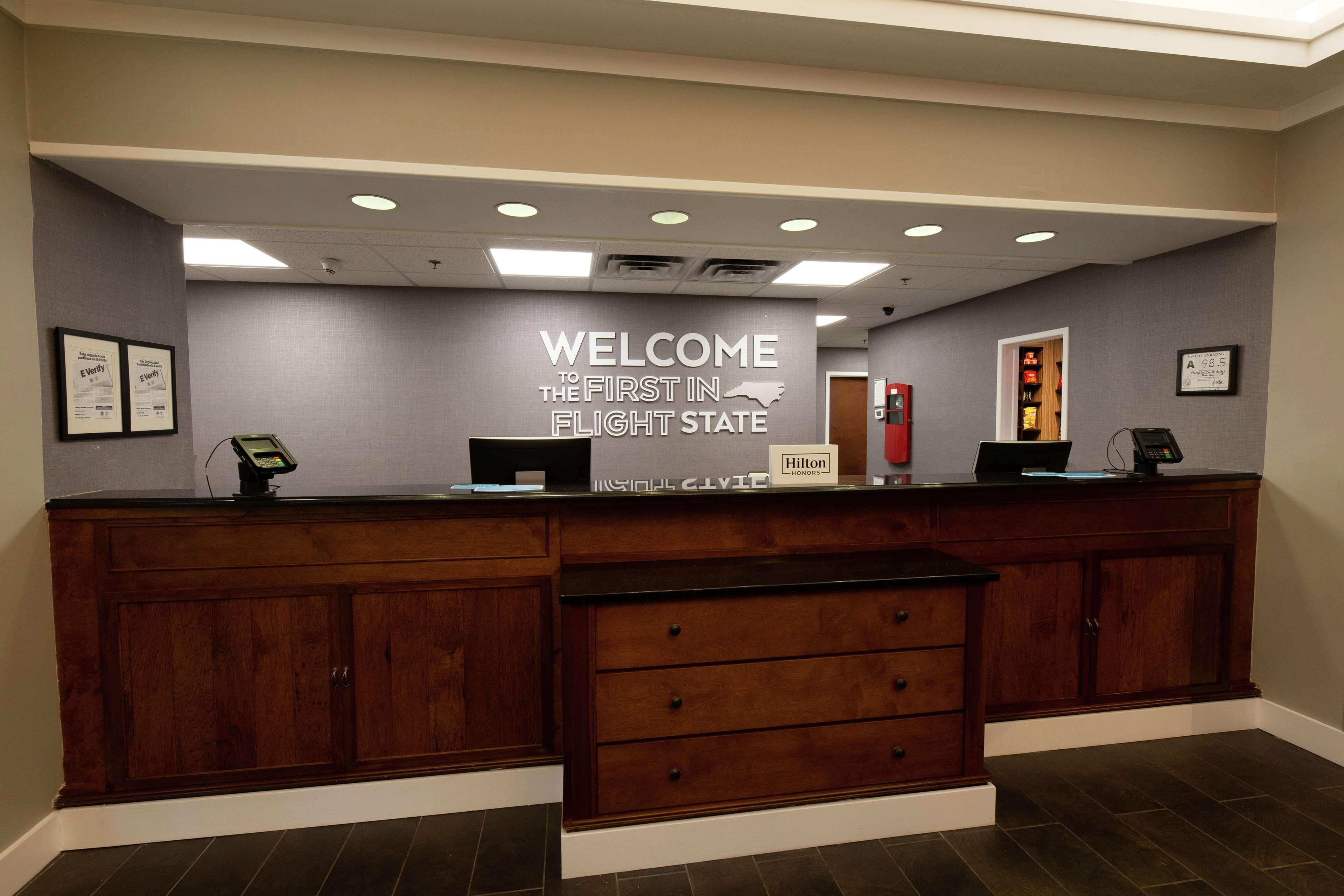 Hampton Inn & Suites Raleigh Cary Lenovo Center Buitenkant foto