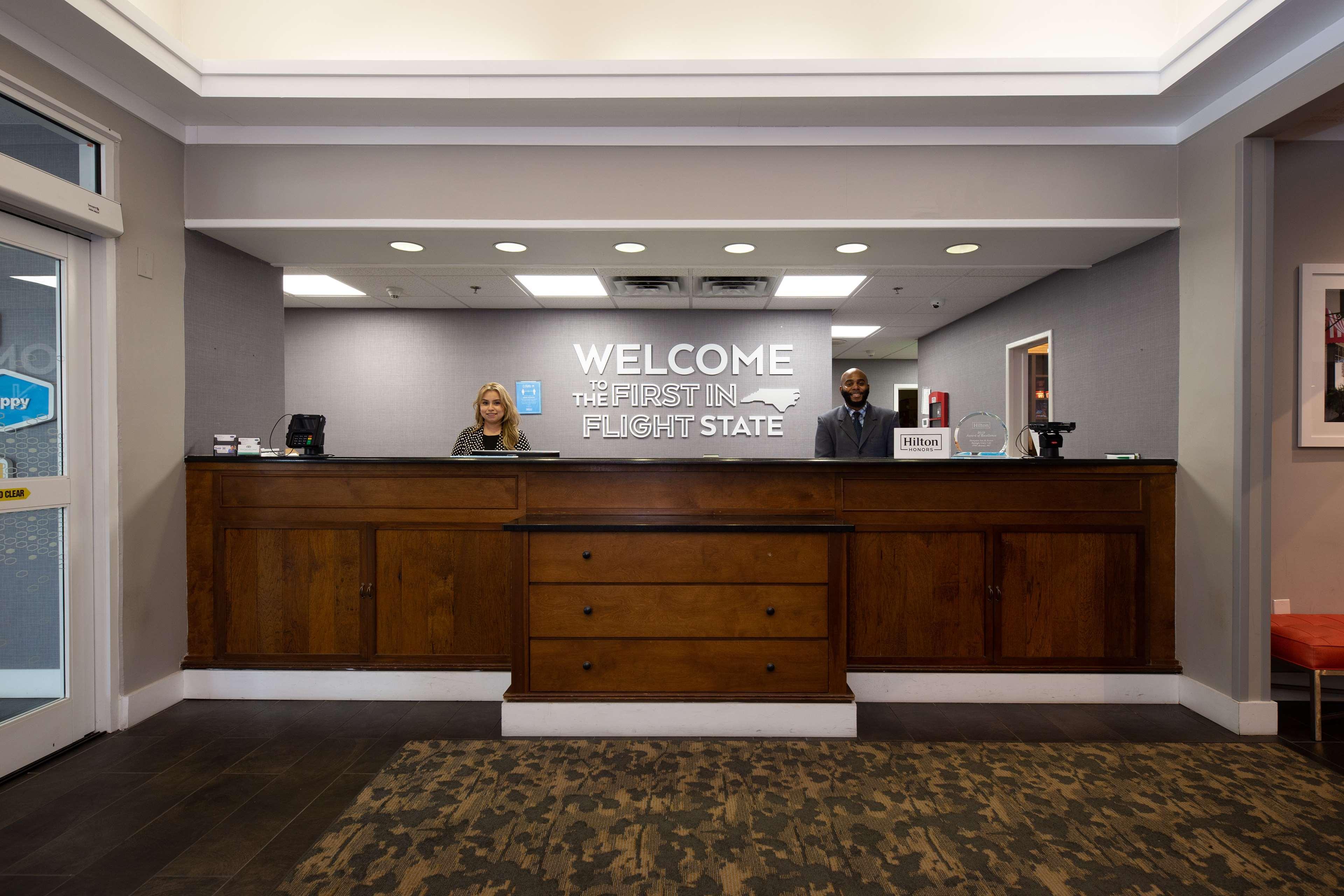 Hampton Inn & Suites Raleigh Cary Lenovo Center Buitenkant foto
