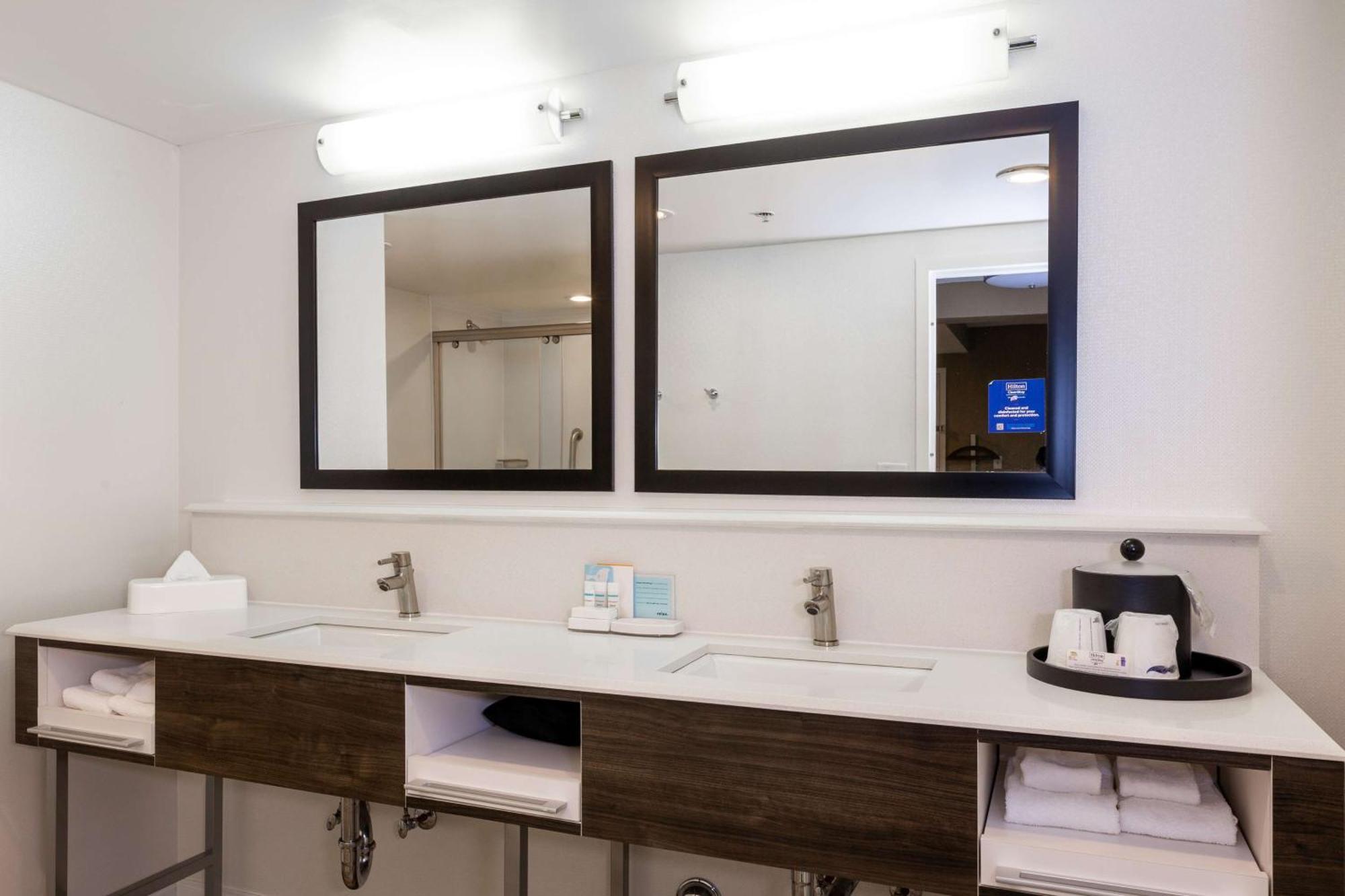 Hampton Inn & Suites Raleigh Cary Lenovo Center Buitenkant foto